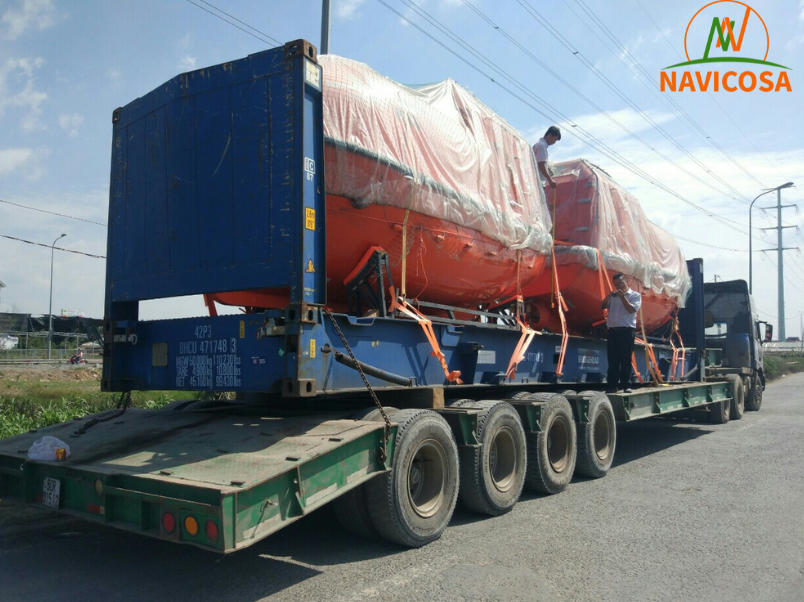 Van chuyen container loai hang hoa qua kho qua tai