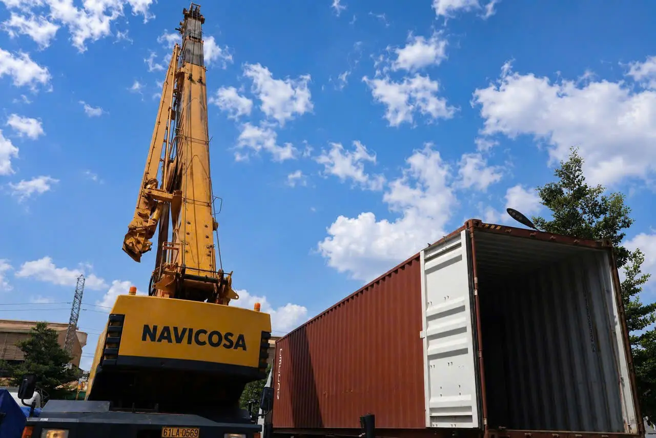 Xe cẩu bánh lốp 80 tấn của Navicosa