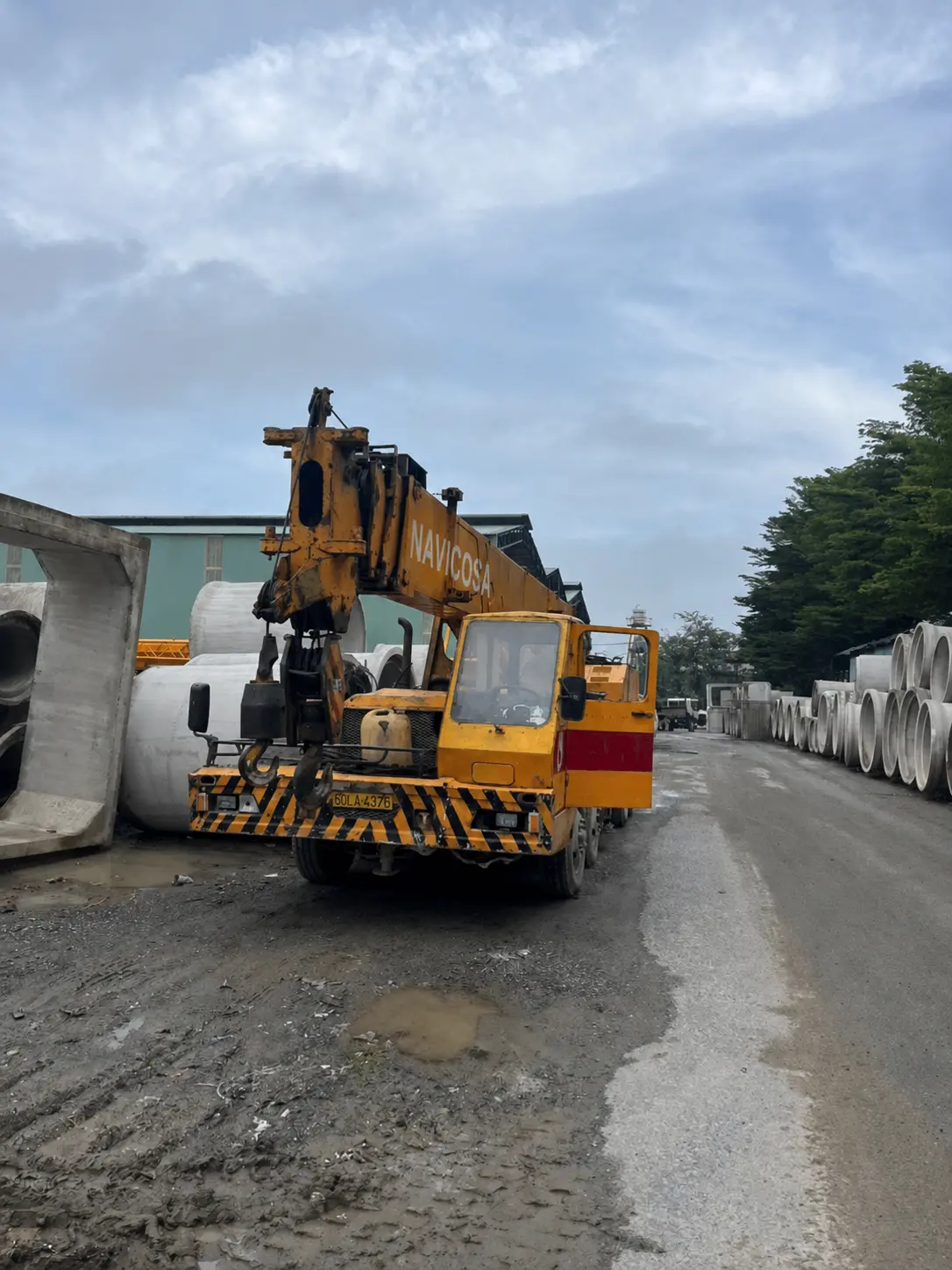 Xe cẩu bánh lốp Kato 25 tấn cho thuê tại Navicosa