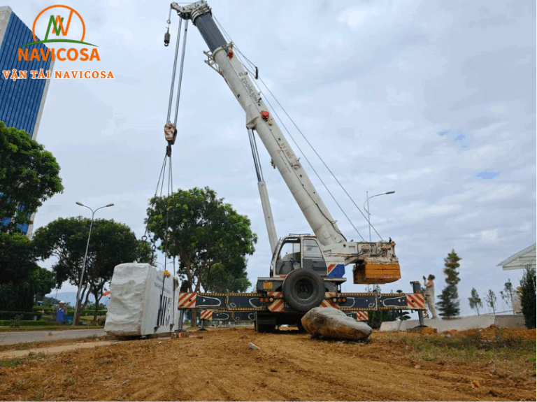 Cho thuê xe cẩu tại Cần Thơ chuyên Cẩu thùng, cẩu bánh lốp 3 đến 120 tấn