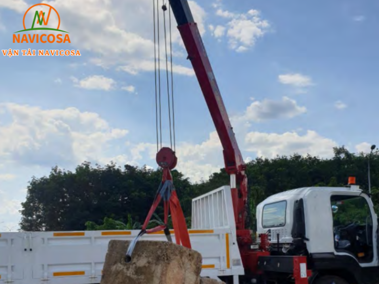 Cho Thuê Xe Cẩu Thùng 3 Tấn — Linh Hoạt Hẻm Nhỏ, Giá Từ 2.800.000đ/Ca | Navicosa