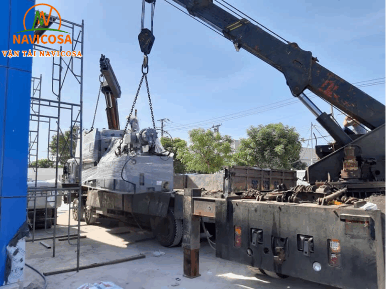Ứng dụng xe cẩu trong di dời và Lắp đặt máy móc công nghiệp