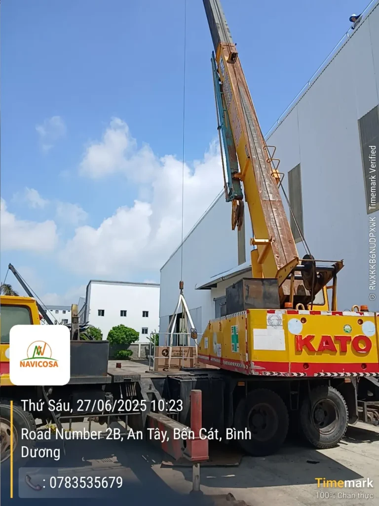 Thue xe cau 25T cau tam pin nang luong mat troi ben Cat (1)