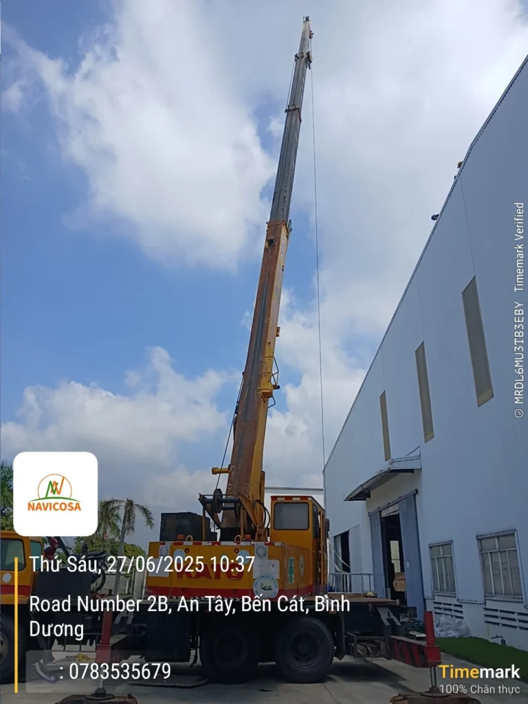 Thue xe cau 25T cau tam pin nang luong mat troi ben Cat (4)