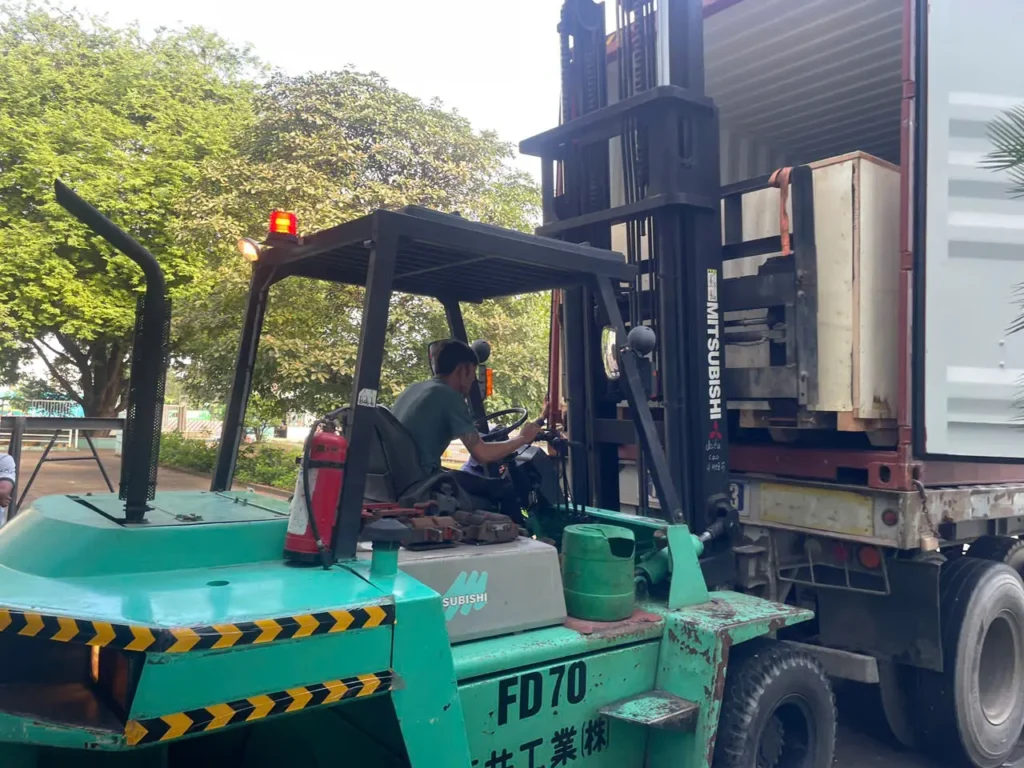 Cho thue xe nang hang rut container o KCN VSIP 3