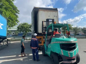 Rut container may dong goi day chuyen san xuat ra ngoai